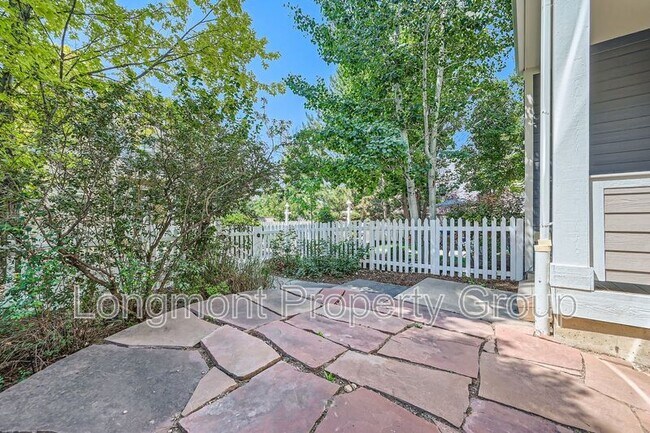 Building Photo - 679 Snowberry St