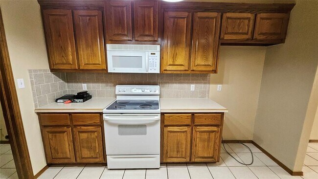 Building Photo - 420 E Plantation Terrace