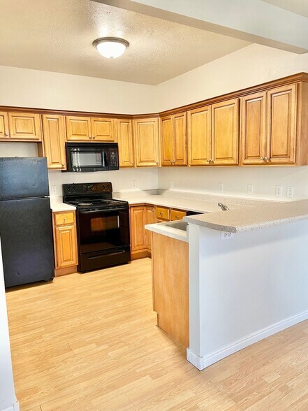 Building Photo - 484 W 1490 N
