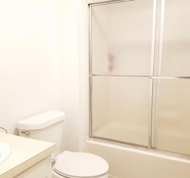 Building Photo - 110 W Lindburg St