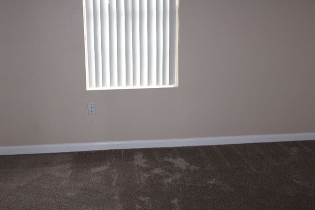 Building Photo - Executive 3 Bedroom / 2 Bath Home in Marianna, Florida