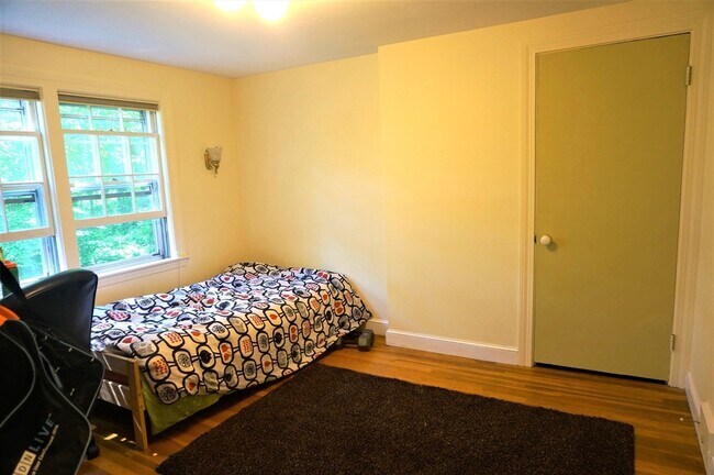 Building Photo - 18 Pequot Rd