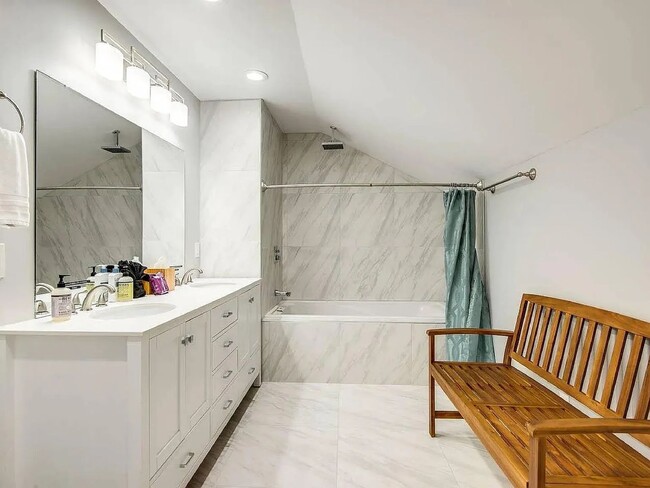 Building Photo - Furnished 6BR House in the Heart of Nashville