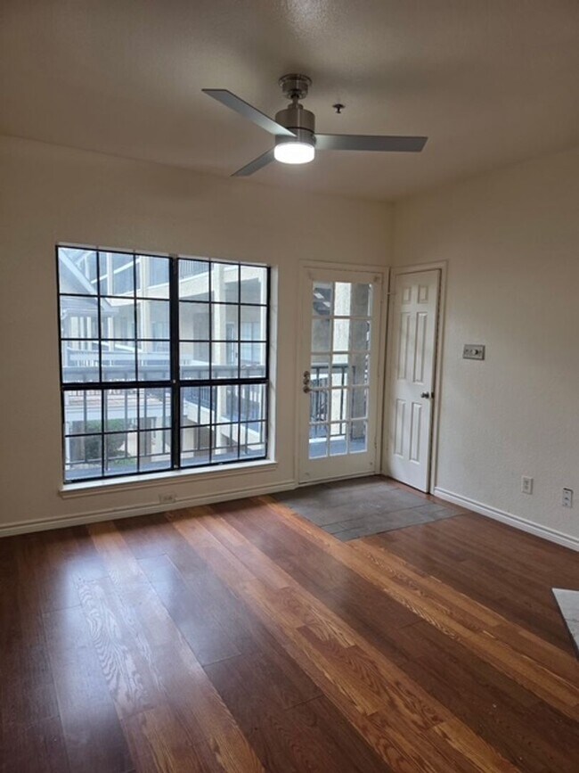 Building Photo - 4800 W Lovers Ln