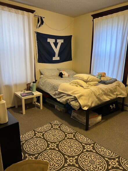 Building Photo - 65 Lake Pl