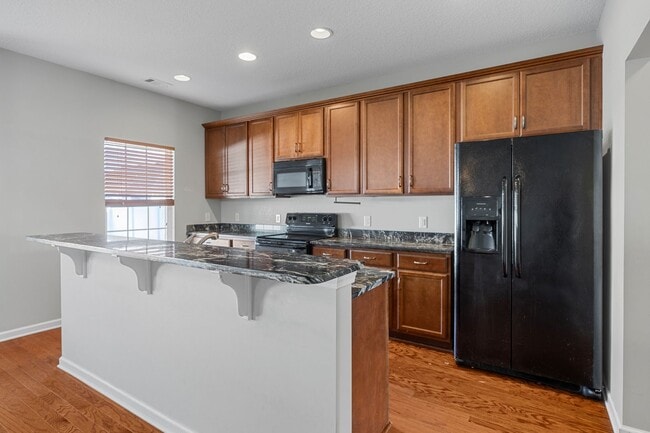 Building Photo - 5 Bedroom, 2.5 Bathroom - White Oak Subdivision - Richmond Hill