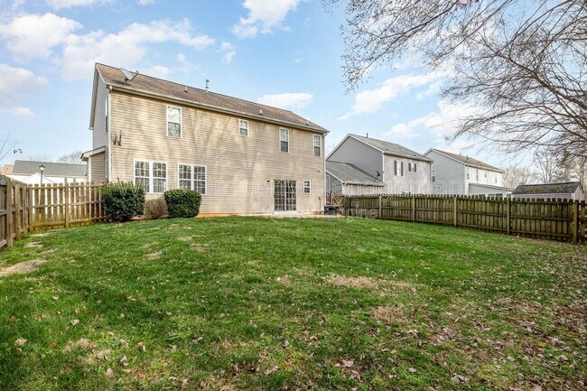 Building Photo - 17304 Commons Crossing Dr