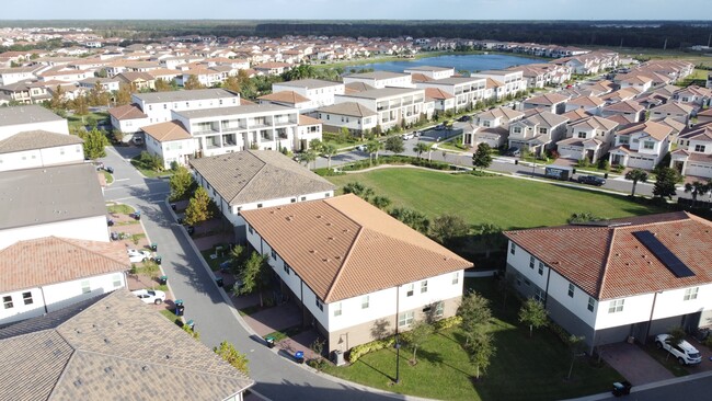 Building Photo - 10090 Sunnifa Aly