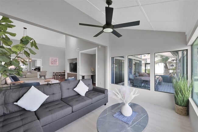 Building Photo - 39 Lakeview Village