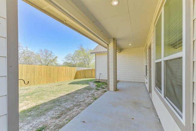 Building Photo - 13083 Clear View Dr