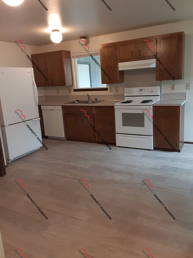 Building Photo - R115