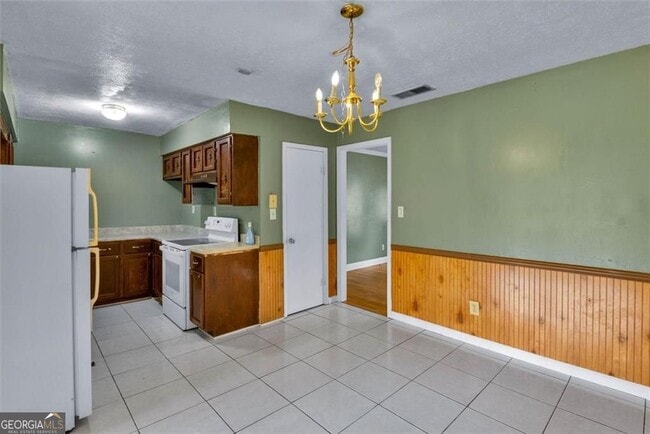 Building Photo - 8941 Ashwood Dr