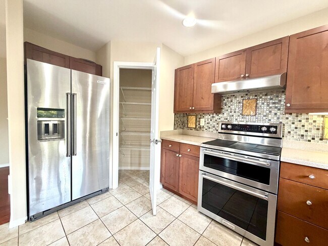 Building Photo - 75-654-654 Lalii Pl