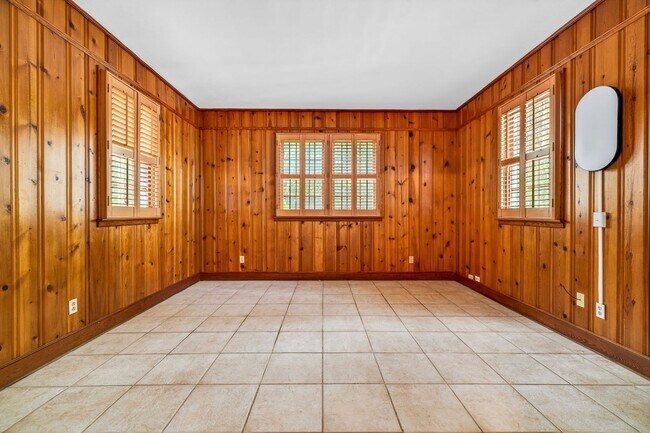 Building Photo - 117 Pine Grove Ave