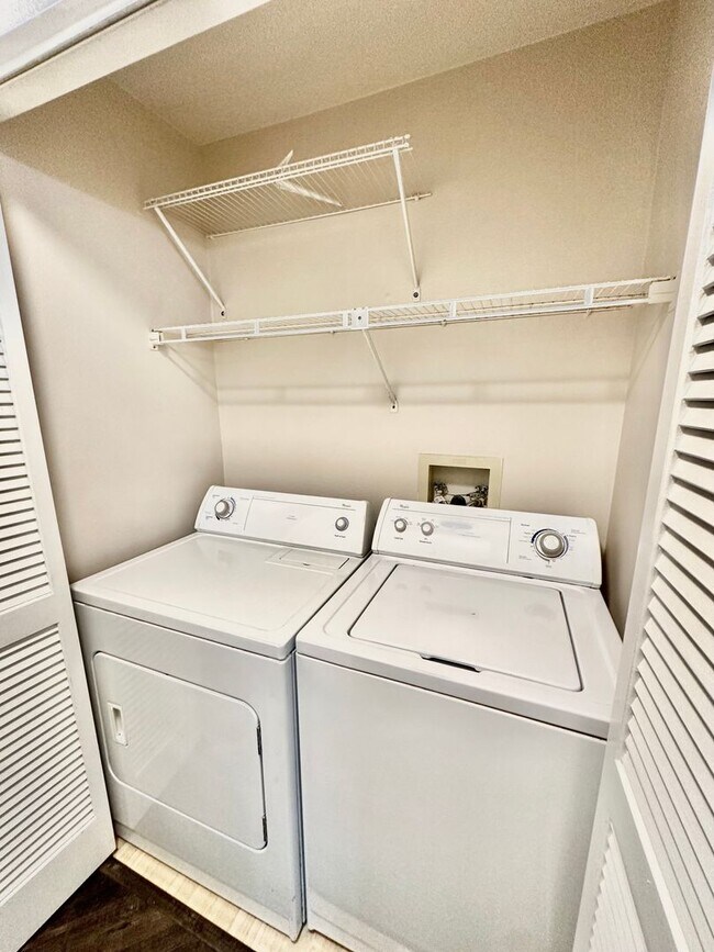 Building Photo - Bright and Gorgeous Condo in UTC near UCSD!!