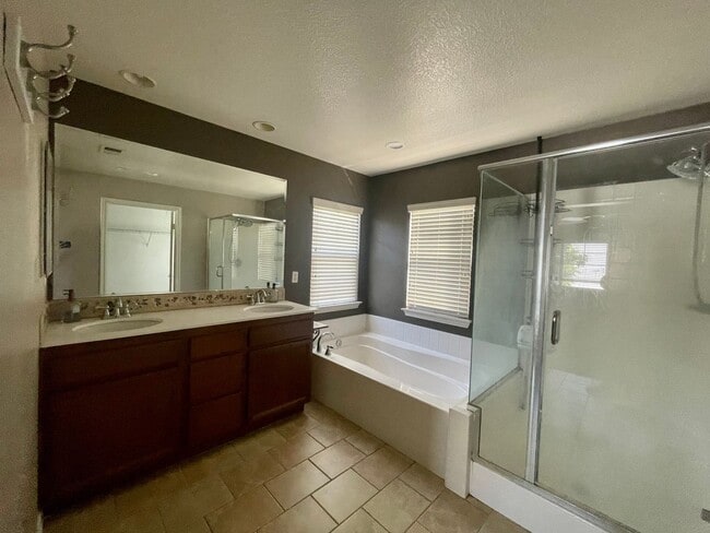 Building Photo - Glenwood, Riverside Gated Community