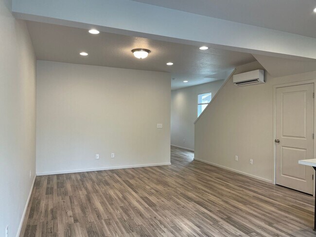 Building Photo - Spacious Vancouver Home in Cul-De-Sac With A Loft & Premium Deck!