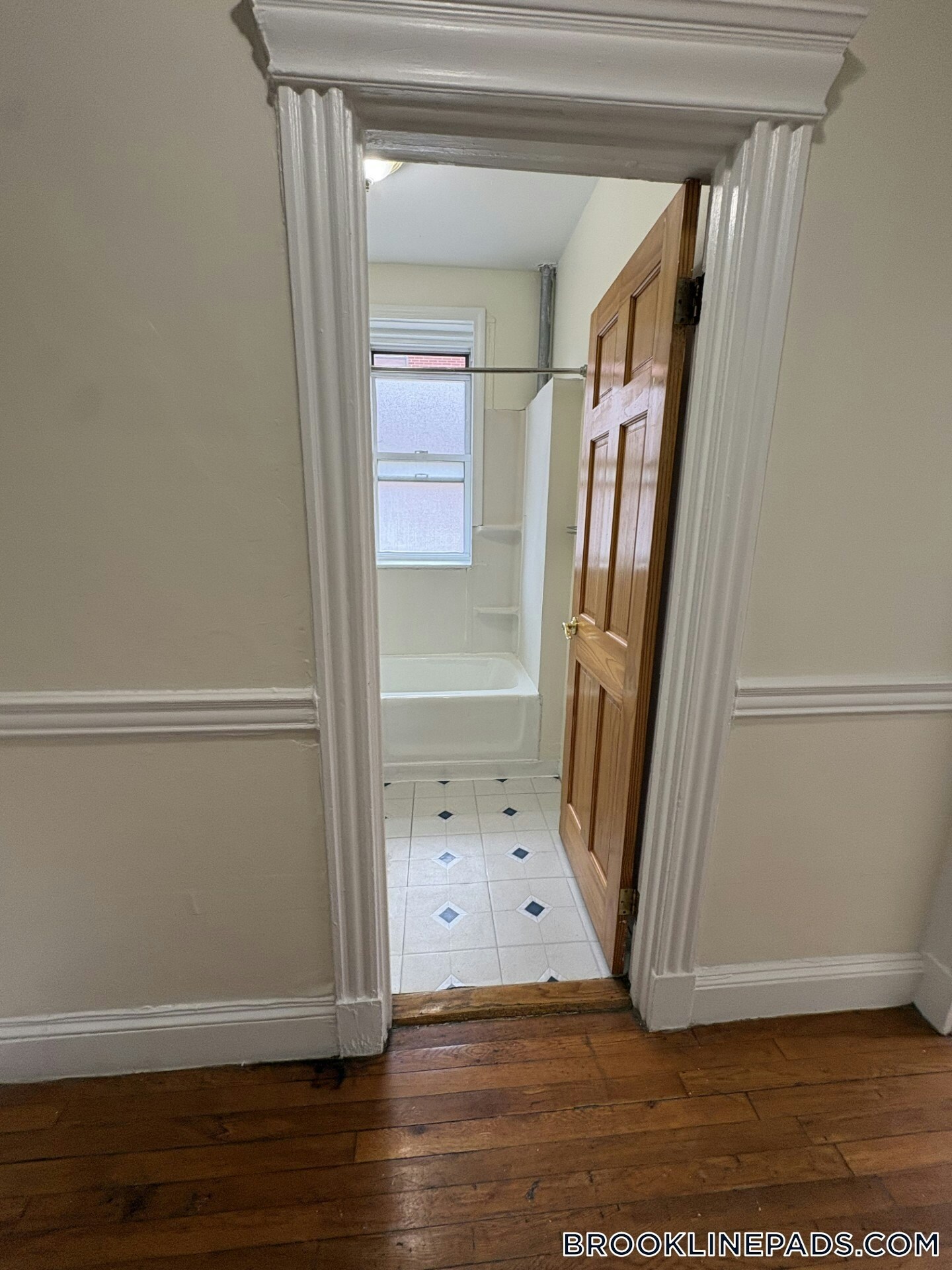 Building Photo - 352 Riverway