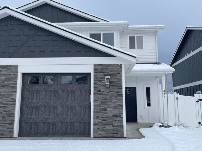 Building Photo - Brand New Hayden Townhome