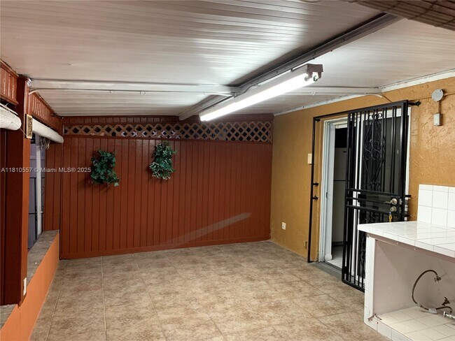 Building Photo - 2775 W 61st St