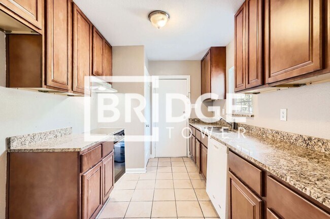 Building Photo - 224 E Boyd St