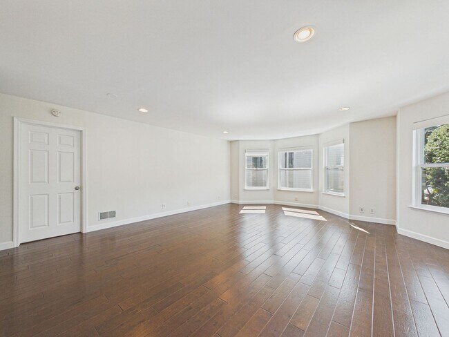Building Photo - Bright Corner 2BR/2BA in Prime Anza Vista | Parking Included | Exceptional Natural Light