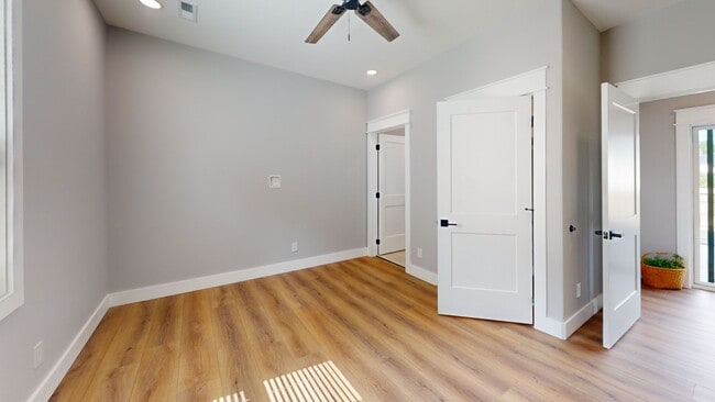 Building Photo - 5BR/5BA Fort Sanders Townhome | Corner of ...