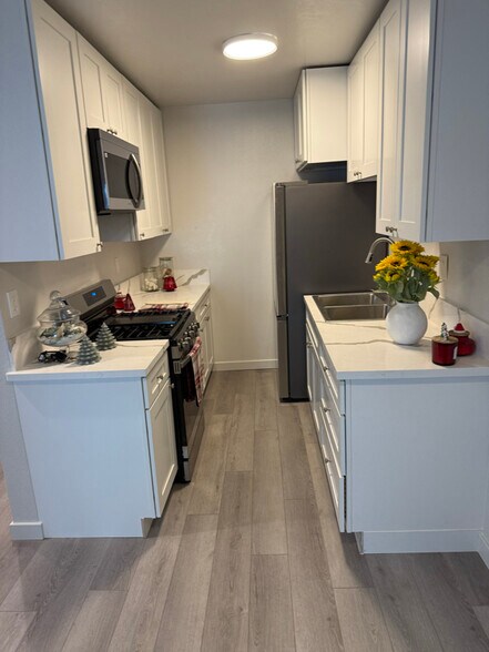 Building Photo - 3337 S Durango Ave