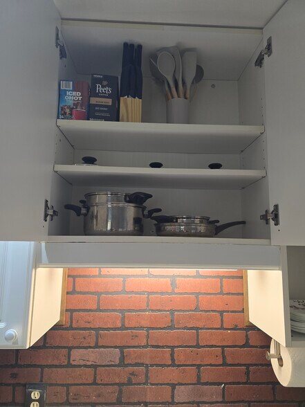 Stainless steel pots and pans - 510 North St