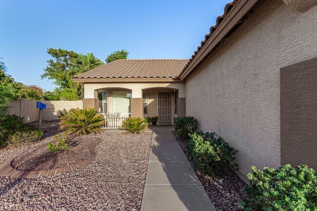 Building Photo - 3-bedroom plus bonus room with 3-car garage on large lot
