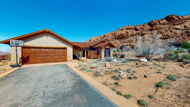 Building Photo - Luxurious and comfortable living experience