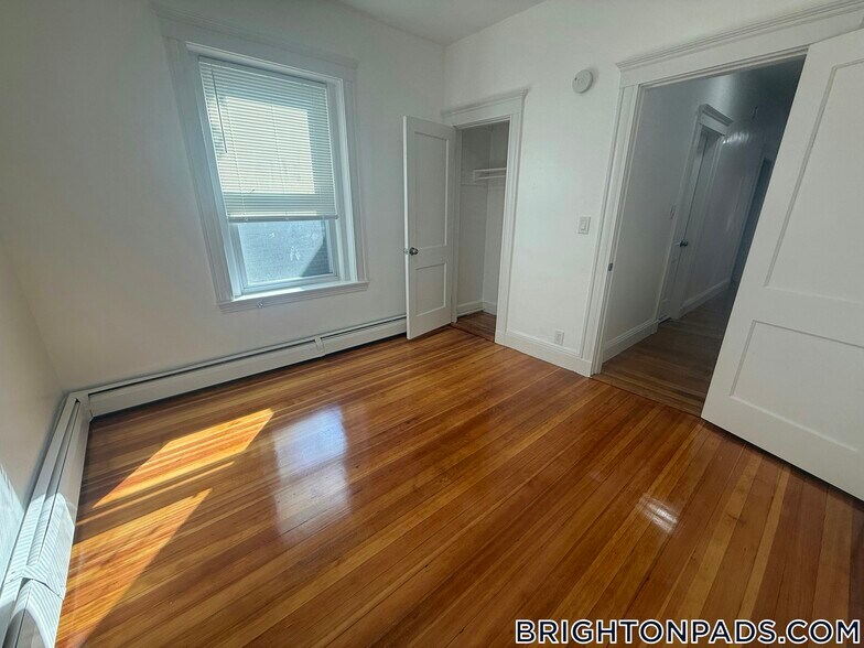 Building Photo - 47 Strathmore Rd