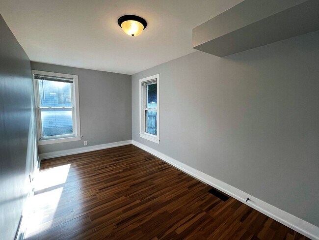 Building Photo - 212 E Washington St