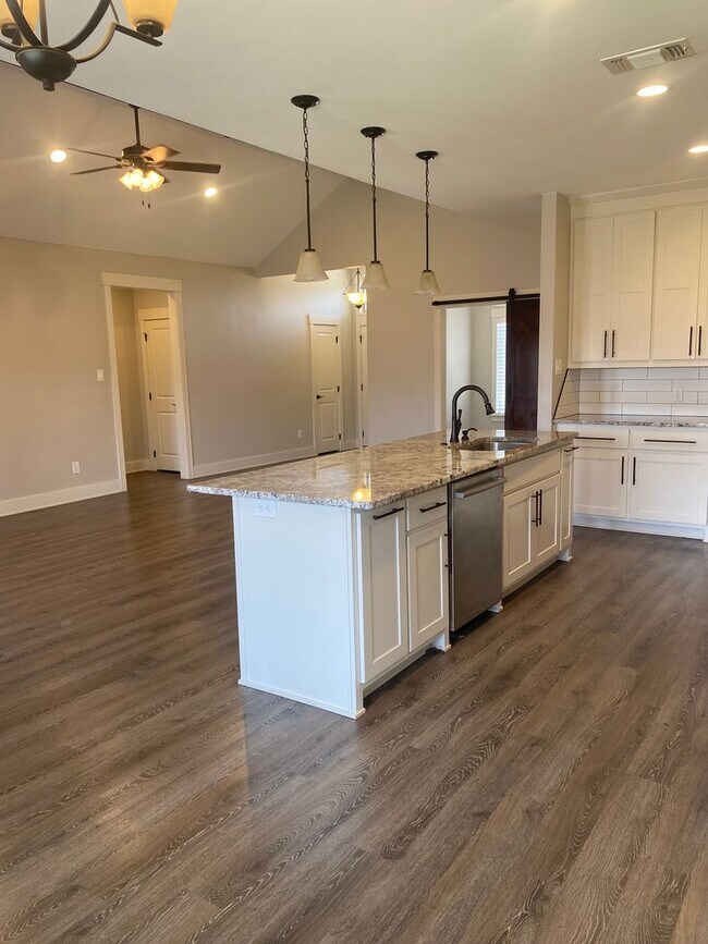 Building Photo - 3 bed 2 bath in Frenship ISD