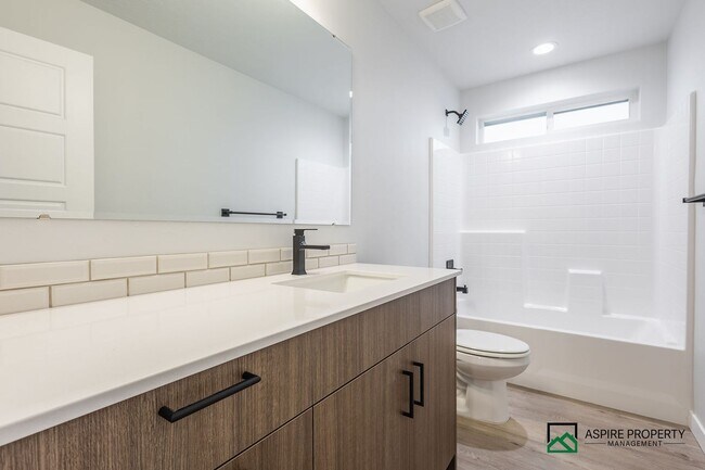 Building Photo - BRAND NEW 4 Bed 2.5 Bath Home