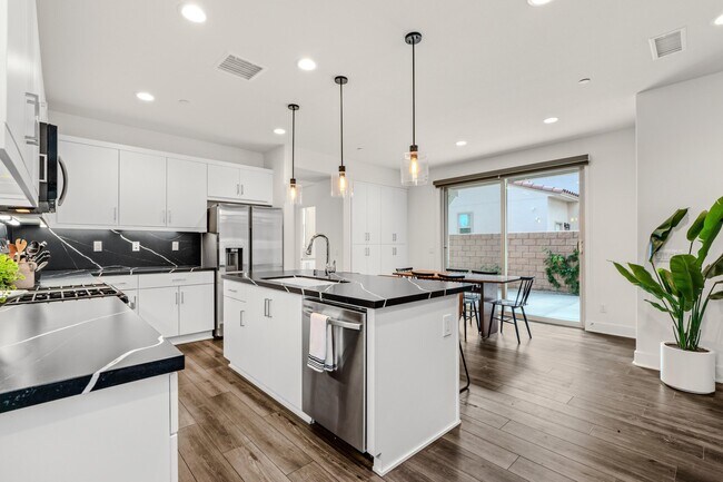 Building Photo - 35821 Cannon Dr
