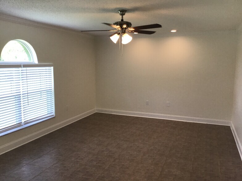 Building Photo - 4315 Stonefield Dr