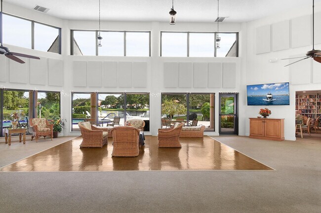 Building Photo - 6040 SE Martinique Dr