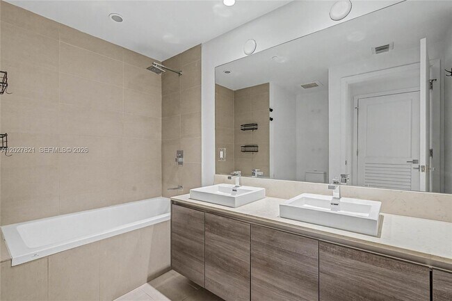 Building Photo - 1080 Brickell Ave