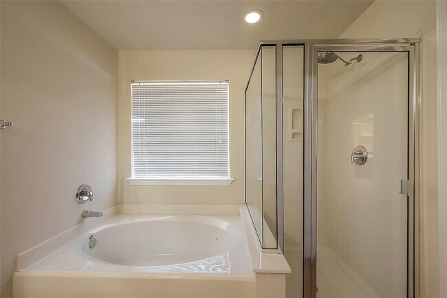 Building Photo - 14330 Fairbuff Ln