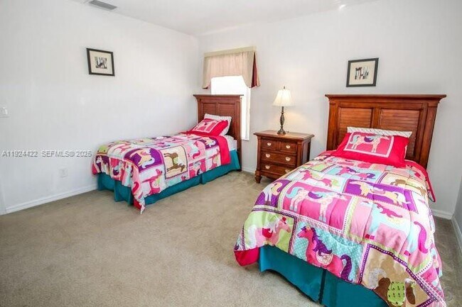 Building Photo - 640 Tupelo Cir