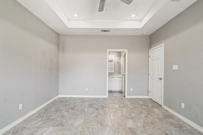 Building Photo - 1013 Tesoro Hills