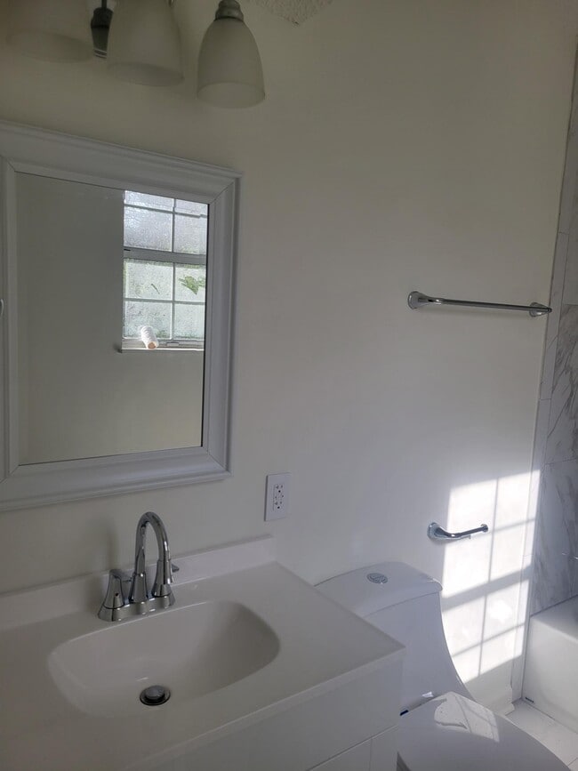 Building Photo - 104 Bent Tree Dr