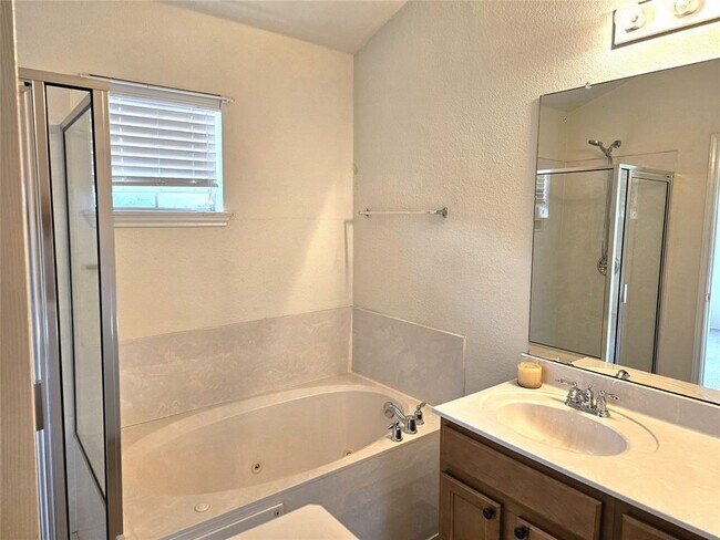 Building Photo - 9201 Brodie Ln