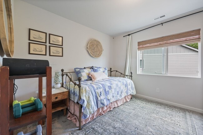 Building Photo - Spacious & Stylish 4-Bedroom A/C Townhome!