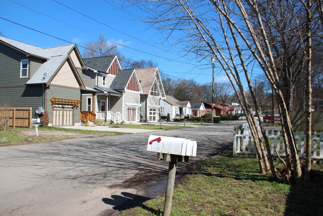 Building Photo - East Nashville / Inglewood | 2 Bedroom Apa...