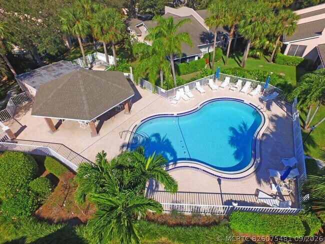 Building Photo - 101 E Park Shores Cir