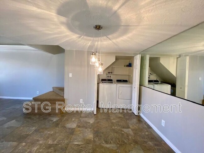 Building Photo - 490 E 700 S