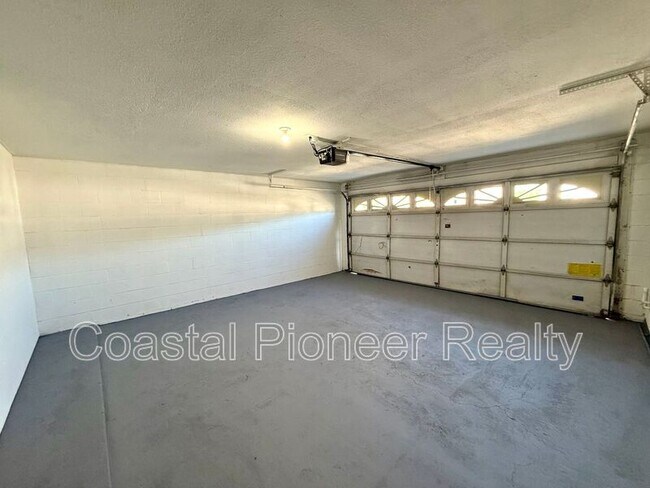 Building Photo - 7048 Hollowell Dr