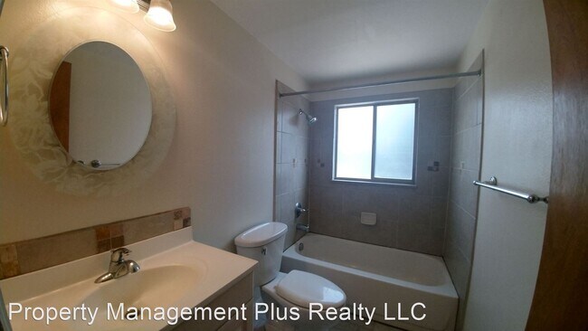 Building Photo - 4 br, 1.5 bath House - 1011 Yeager Dr